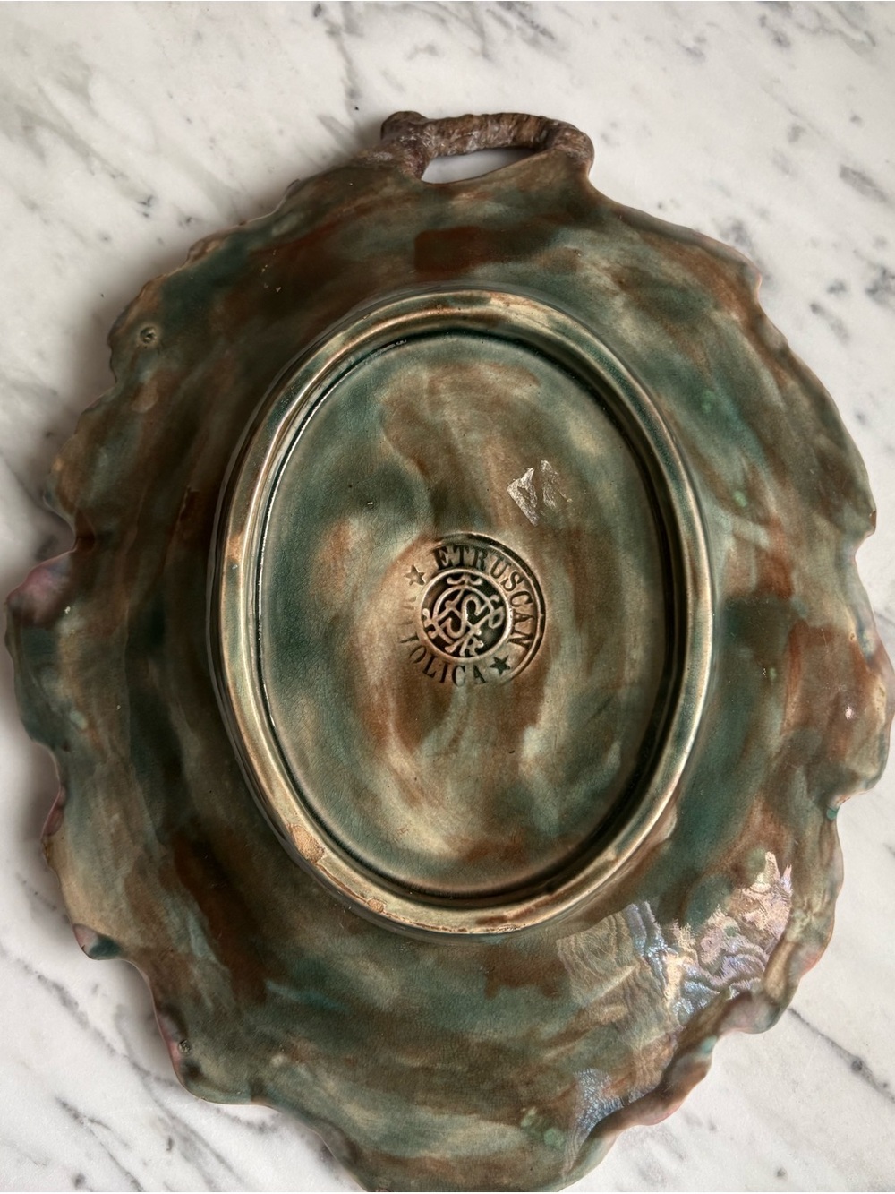 Etruscan Majolica Leaf Shaped Ceramic Serving Platter in Green and Pink - Picture 2 of 3